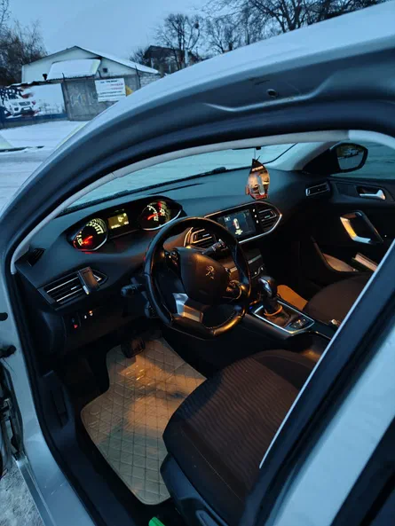 Peugeot 308 2015 - 13