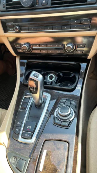 BMW 5 серія 2012 - 23