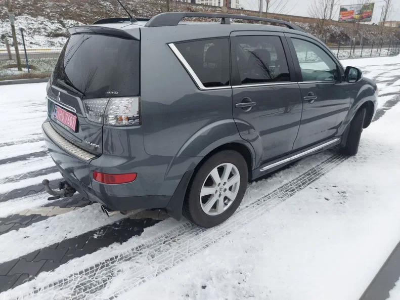 Mitsubishi Outlander 2011