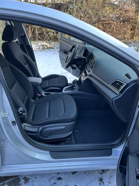 Hyundai Elantra 2017 - 9