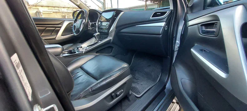 Mitsubishi Pajero Sport 2019 - 13