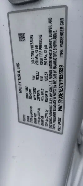 Tesla Model 3 2023 - 10