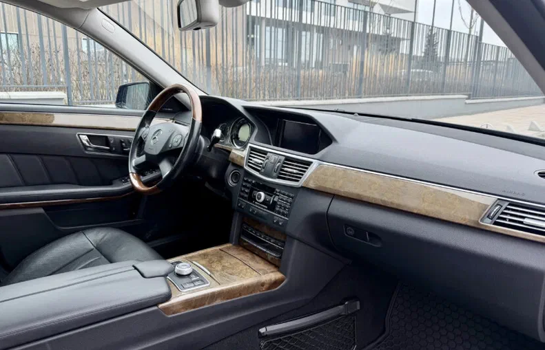 Mercedes-Benz E-Клас 2010 - 6