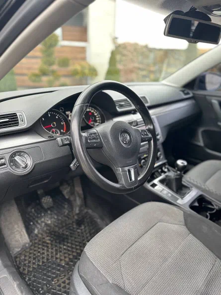 Volkswagen Passat 2011 - 8