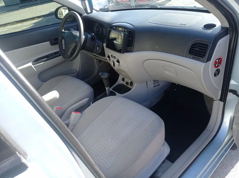 Hyundai Accent 2008 - 9