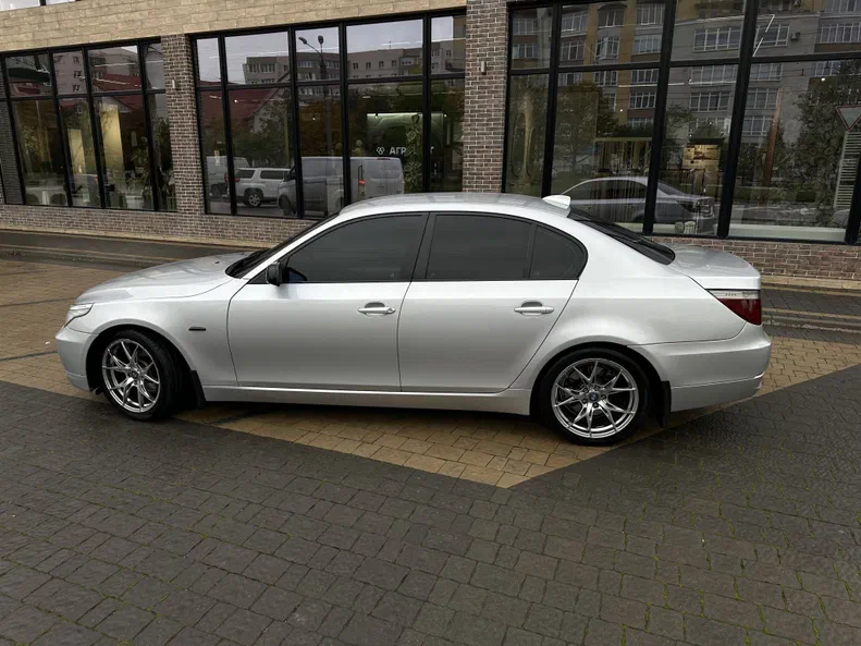BMW 5 серія 2008 - 10