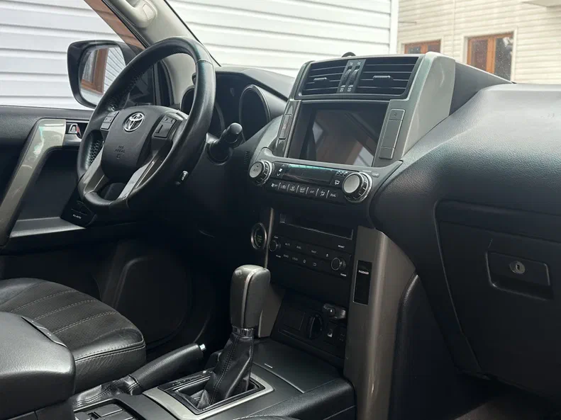 Toyota Land Cruiser Prado 2011