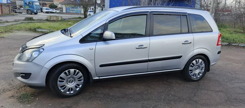 Opel Zafira 2012 - 12