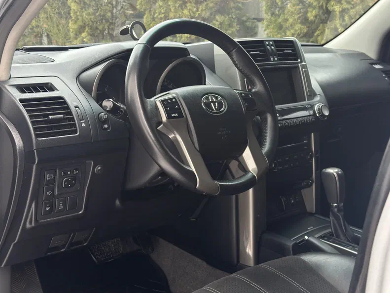 Toyota Land Cruiser Prado 2011 - 5