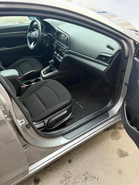 Hyundai Elantra 2020 - 10