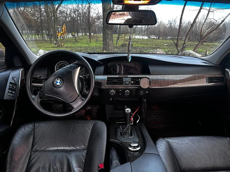 BMW 5 серія 2004 - 7