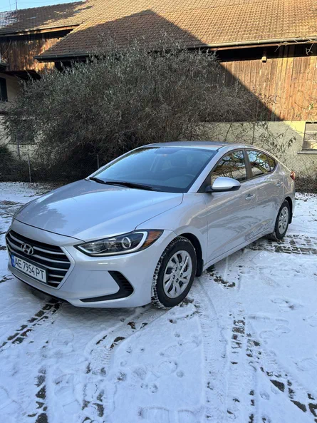 Hyundai Elantra 2017 - 12