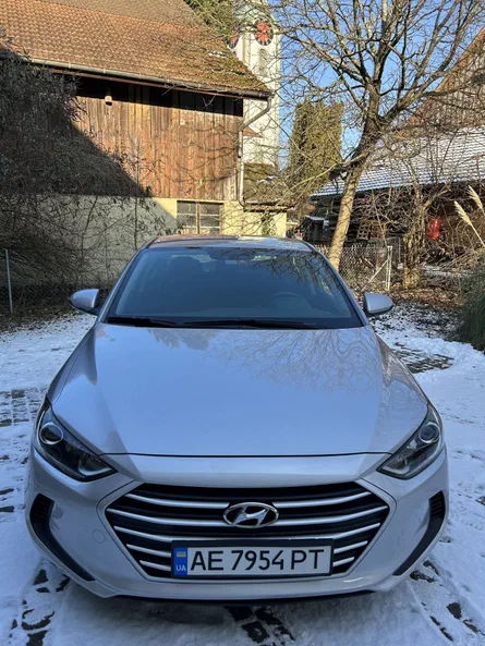 Hyundai Elantra 2017 - 11