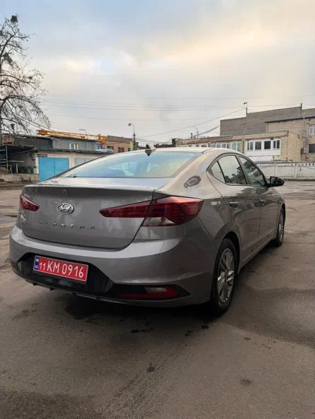Hyundai Elantra 2020 - 4