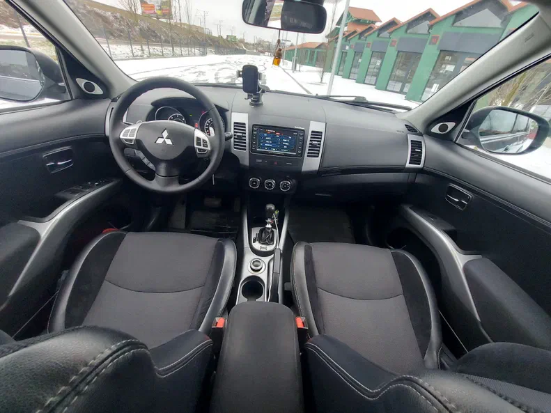 Mitsubishi Outlander 2011 - 6