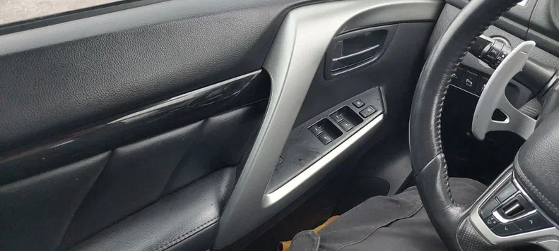 Mitsubishi Pajero Sport 2019 - 25