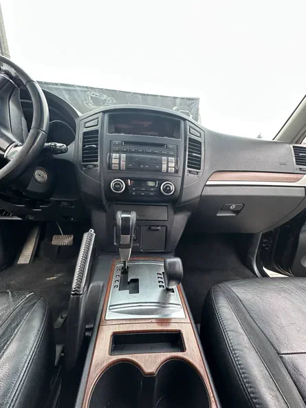 Mitsubishi Pajero 2008 - 9