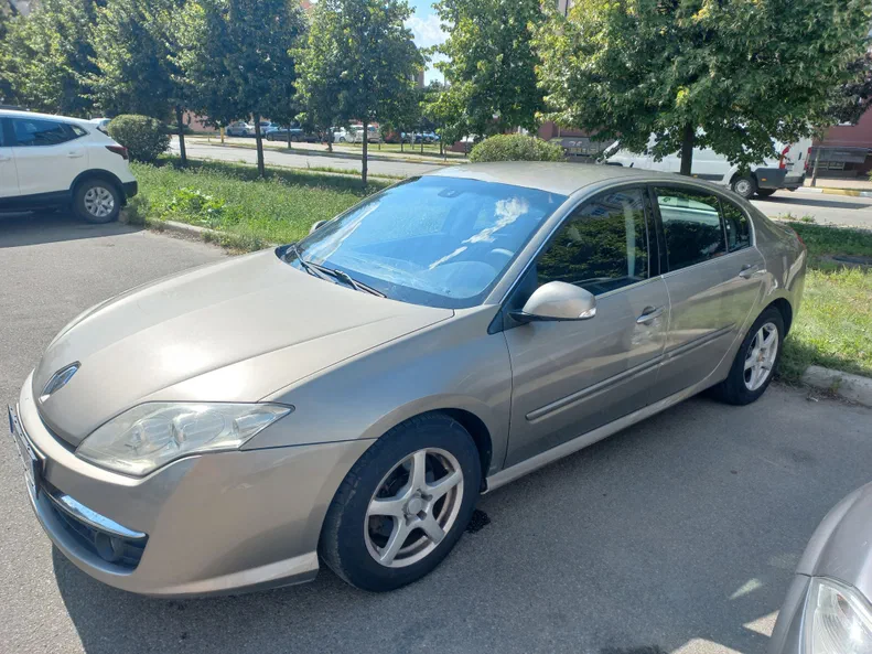 Renault Laguna 2010 - 6