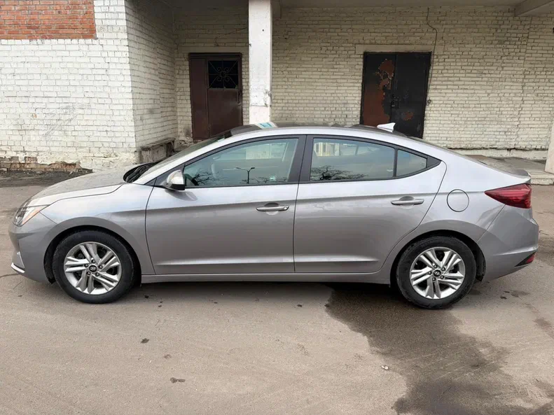 Hyundai Elantra 2020 - 6