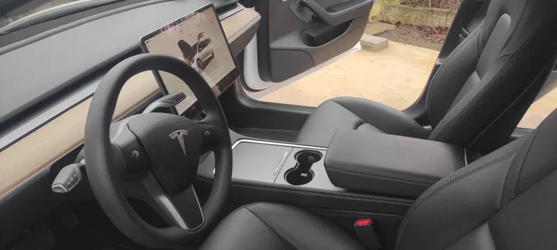 Tesla Model 3 2023 - 9