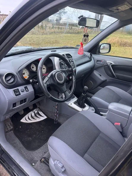 Toyota RAV4 2005 - 6