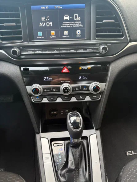 Hyundai Elantra 2020 - 14