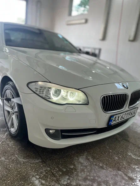 BMW 5 серія 2012 - 15