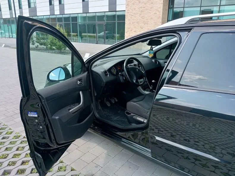 Peugeot 308 2010 - 11