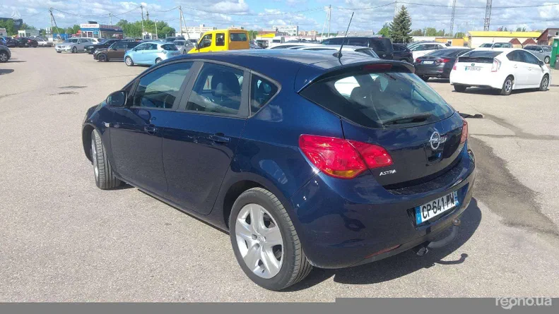 Opel Astra 2011