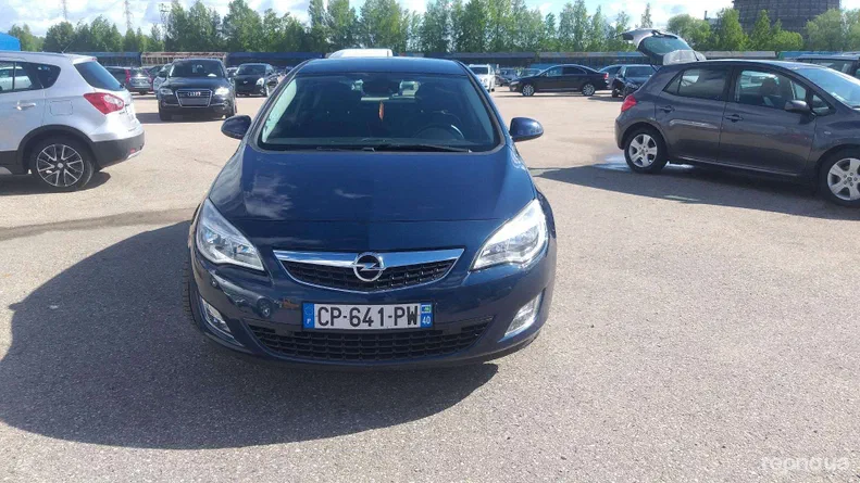 Opel Astra 2011 - 10