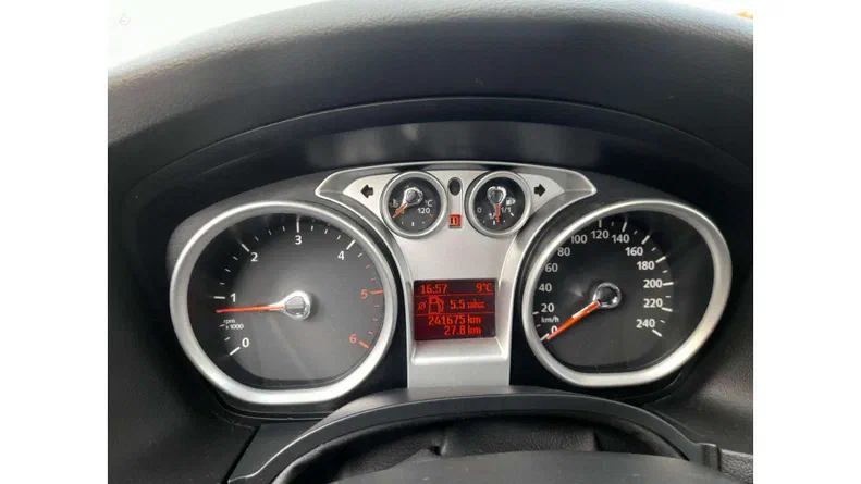 Ford Focus 2010 - 13