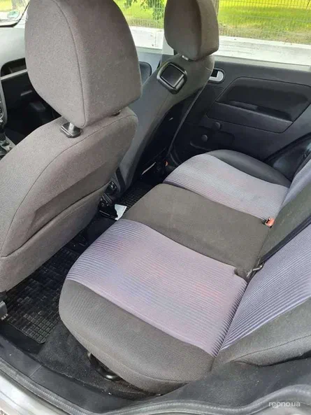 Ford Fusion 2009 - 10