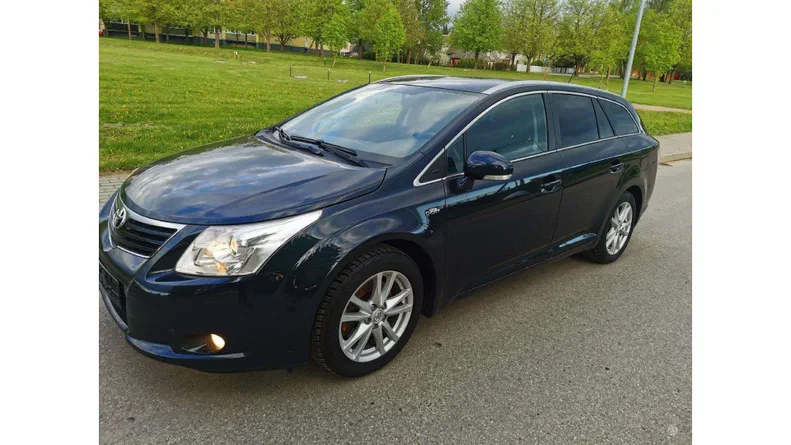 Toyota Avensis 2011