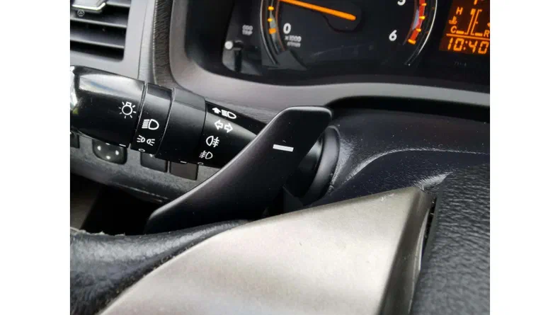 Toyota Avensis 2011 - 18