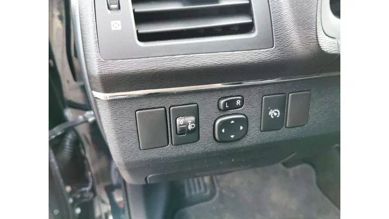 Toyota Avensis 2011 - 10