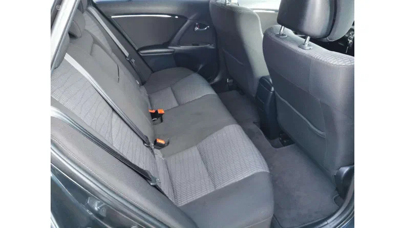 Toyota Avensis 2011 - 16