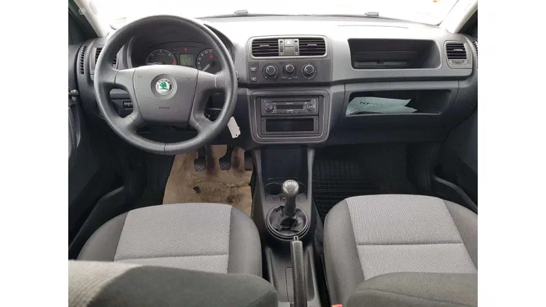 Skoda Fabia 2009 - 8