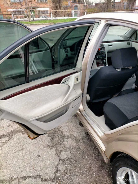 Mercedes-Benz E-Клас 2000 - 6