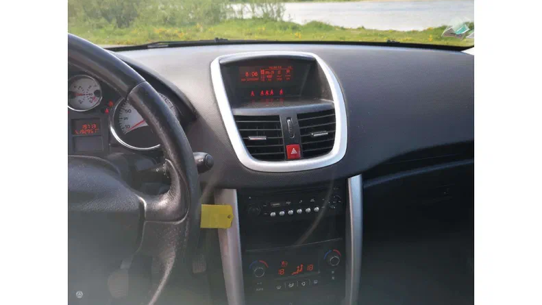 Peugeot 207 2010 - 8