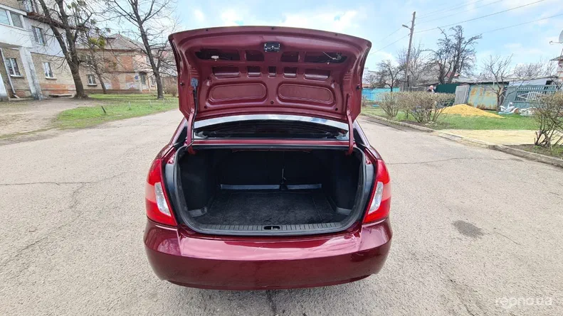 Hyundai Accent 2008 - 9