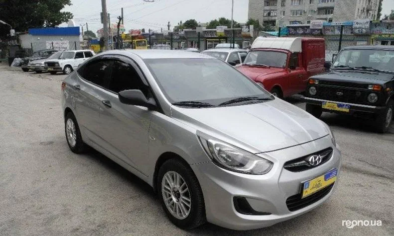 Hyundai Accent 2011 - 3