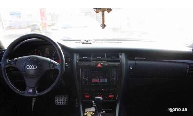 Audi A8 1999 - 4