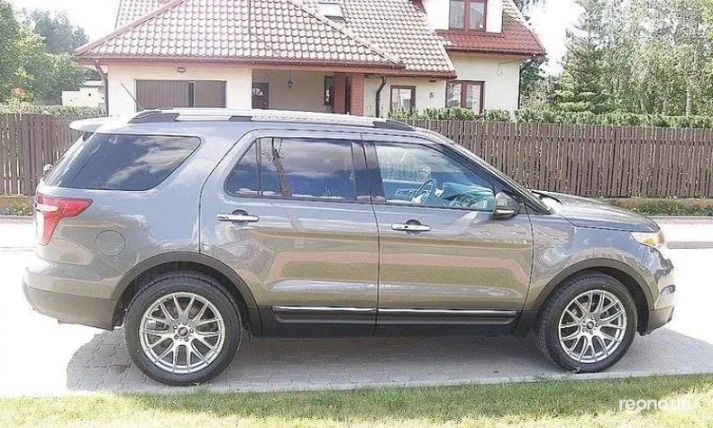 Ford Explorer 2011 - 3