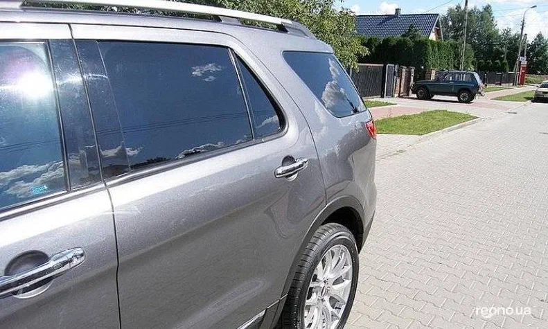 Ford Explorer 2011 - 11
