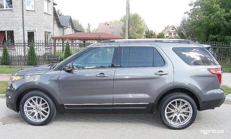 Ford Explorer 2011 - 10