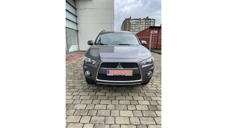 Mitsubishi Outlander 2011