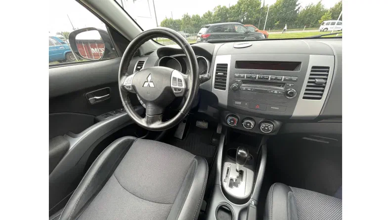 Mitsubishi Outlander 2011 - 9