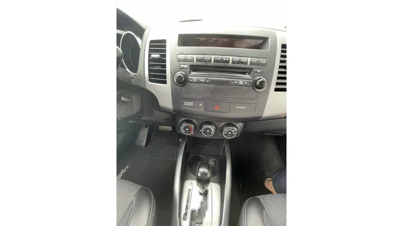 Mitsubishi Outlander 2011 - 10