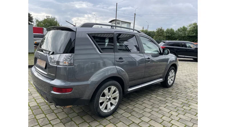 Mitsubishi Outlander 2011