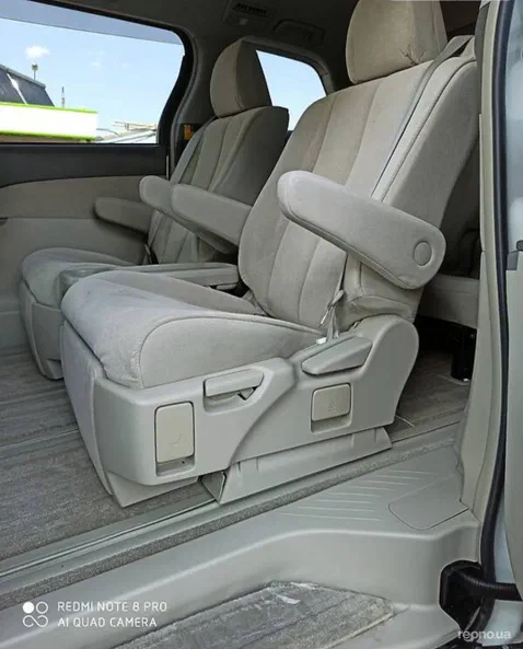 Toyota Estima 2010 - 10